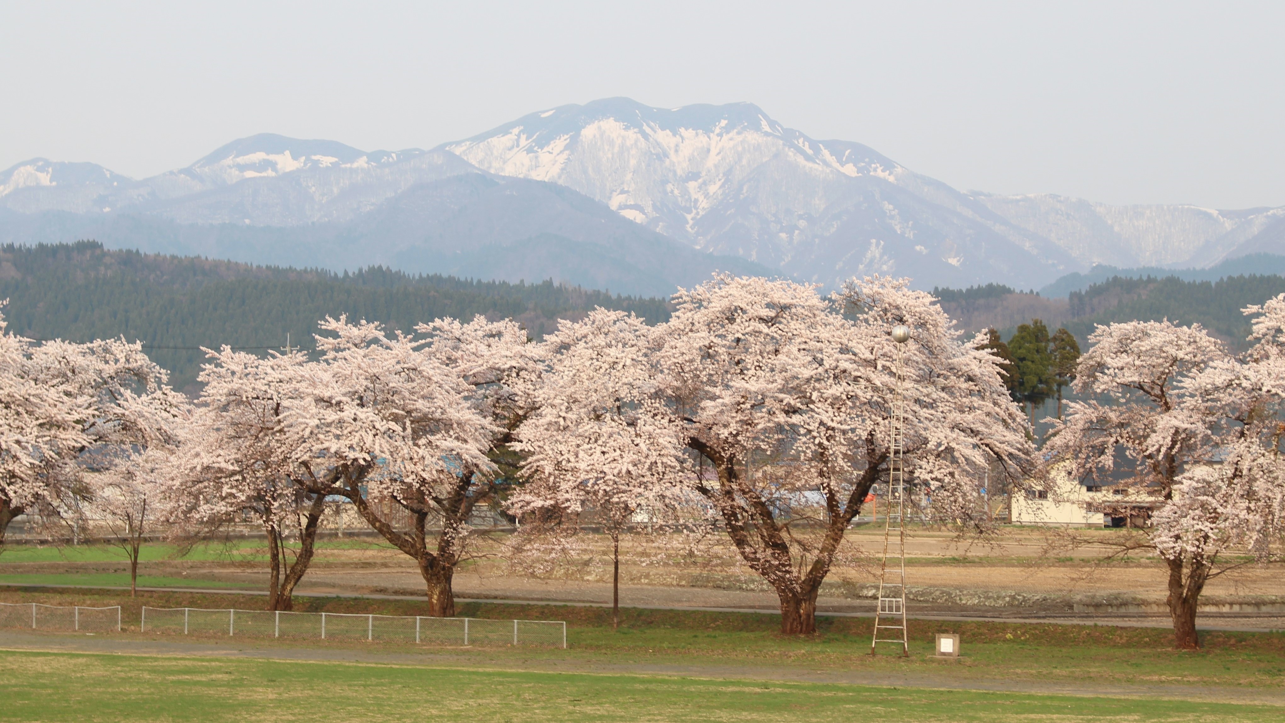 雪どけの真昼岳