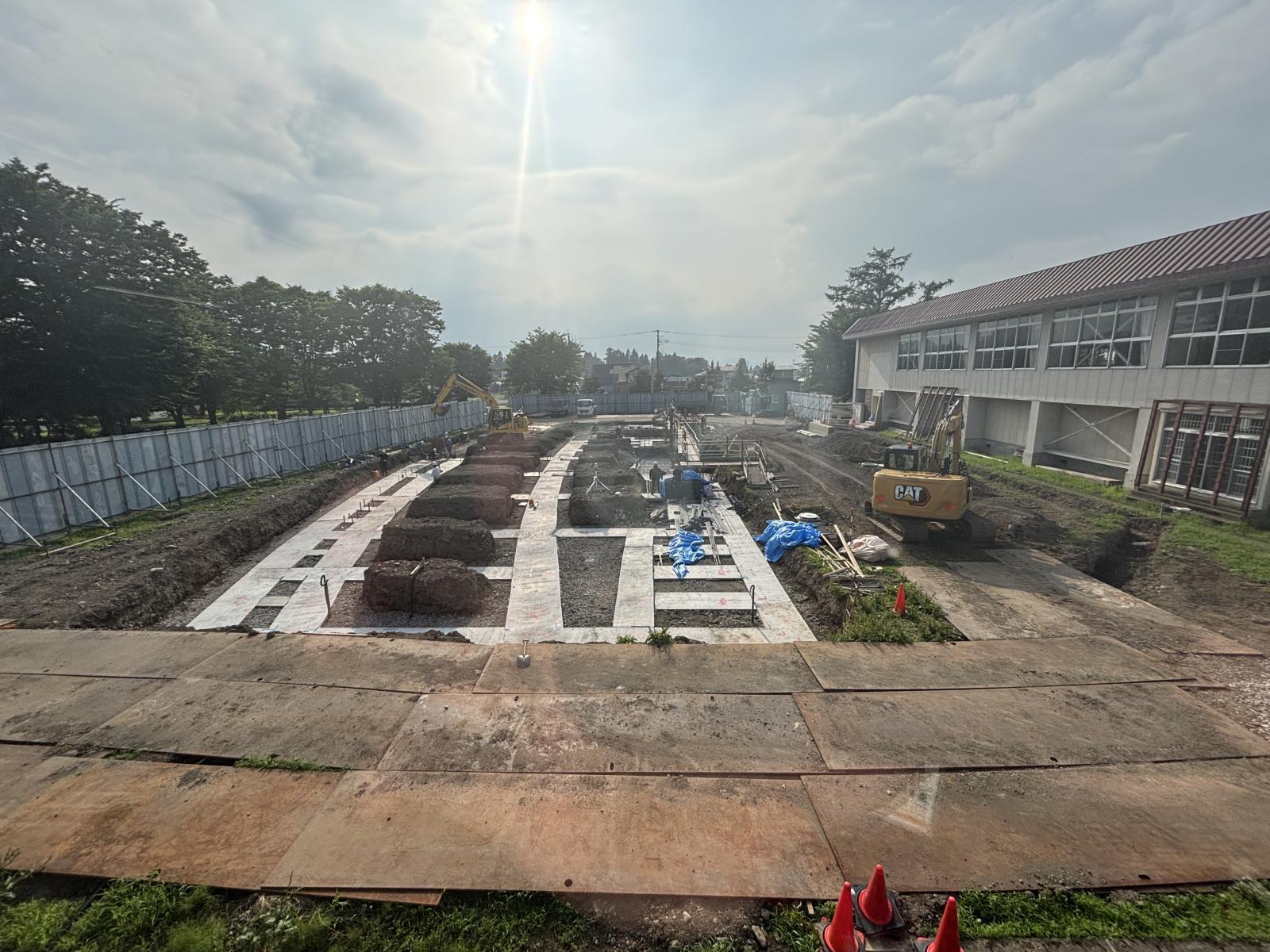捨てコン及び配筋作業の全景２