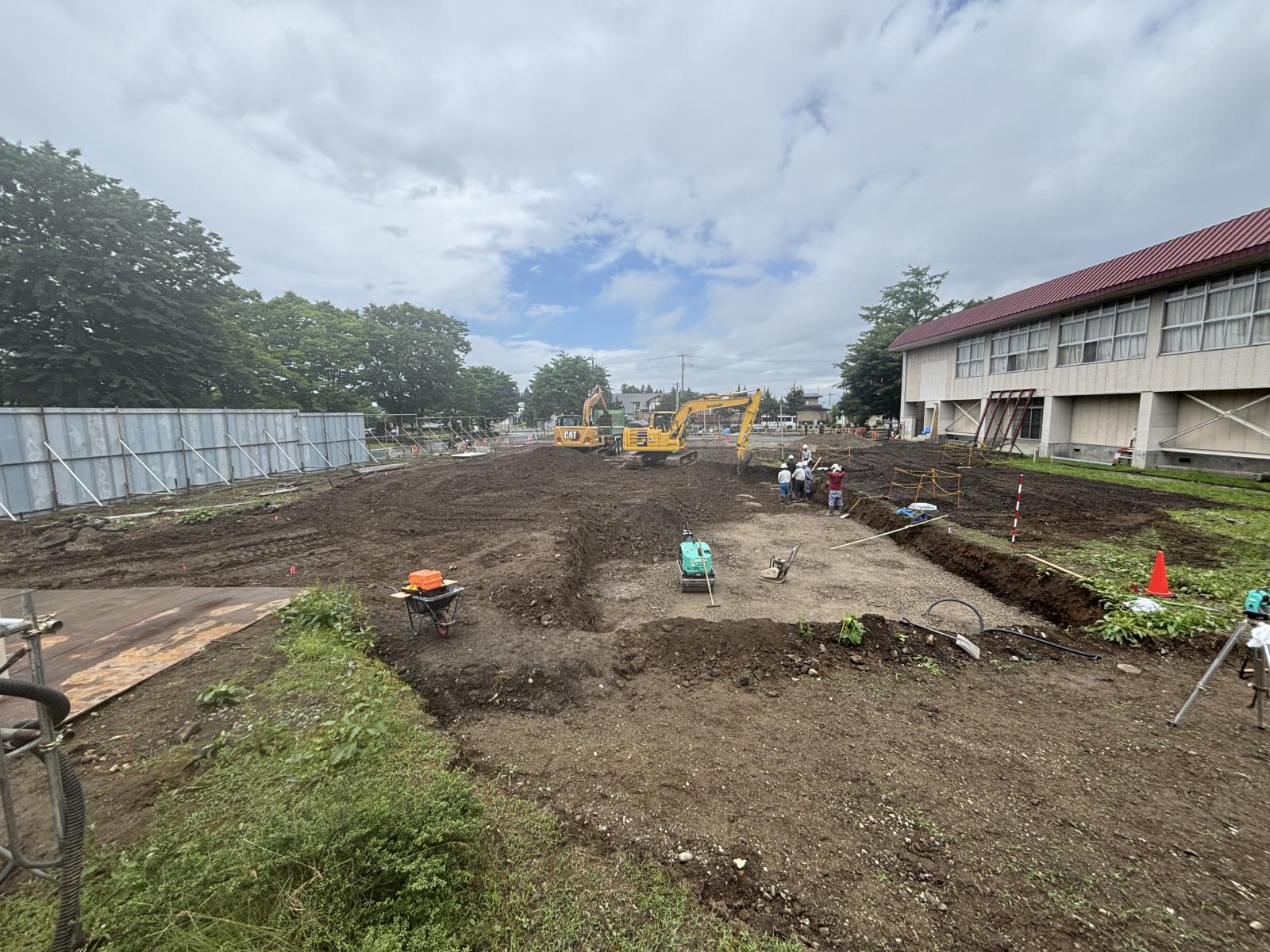 砕石敷きの様子