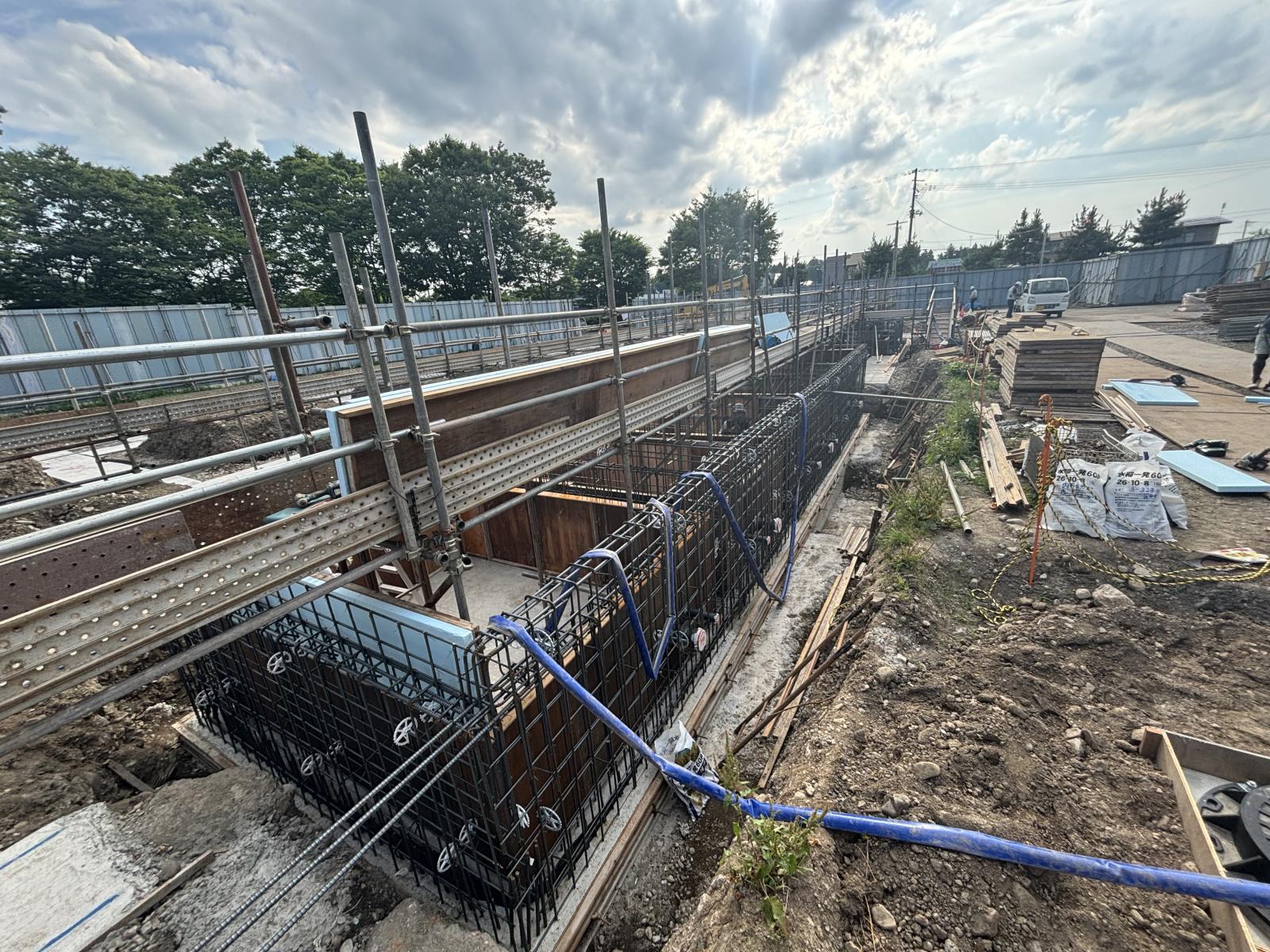 基礎ピット型枠組立1の写真