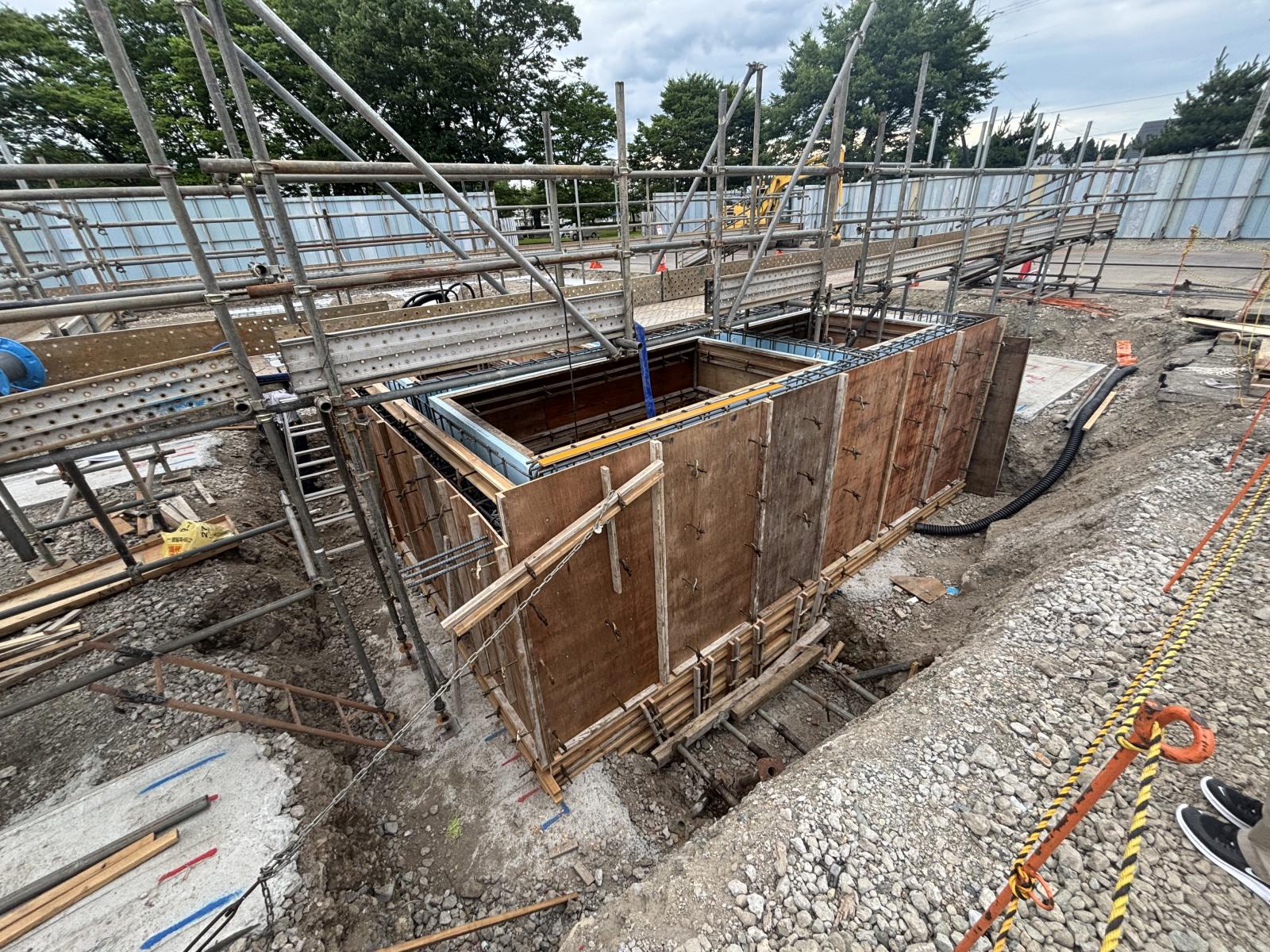 基礎ピット型枠組立3の写真