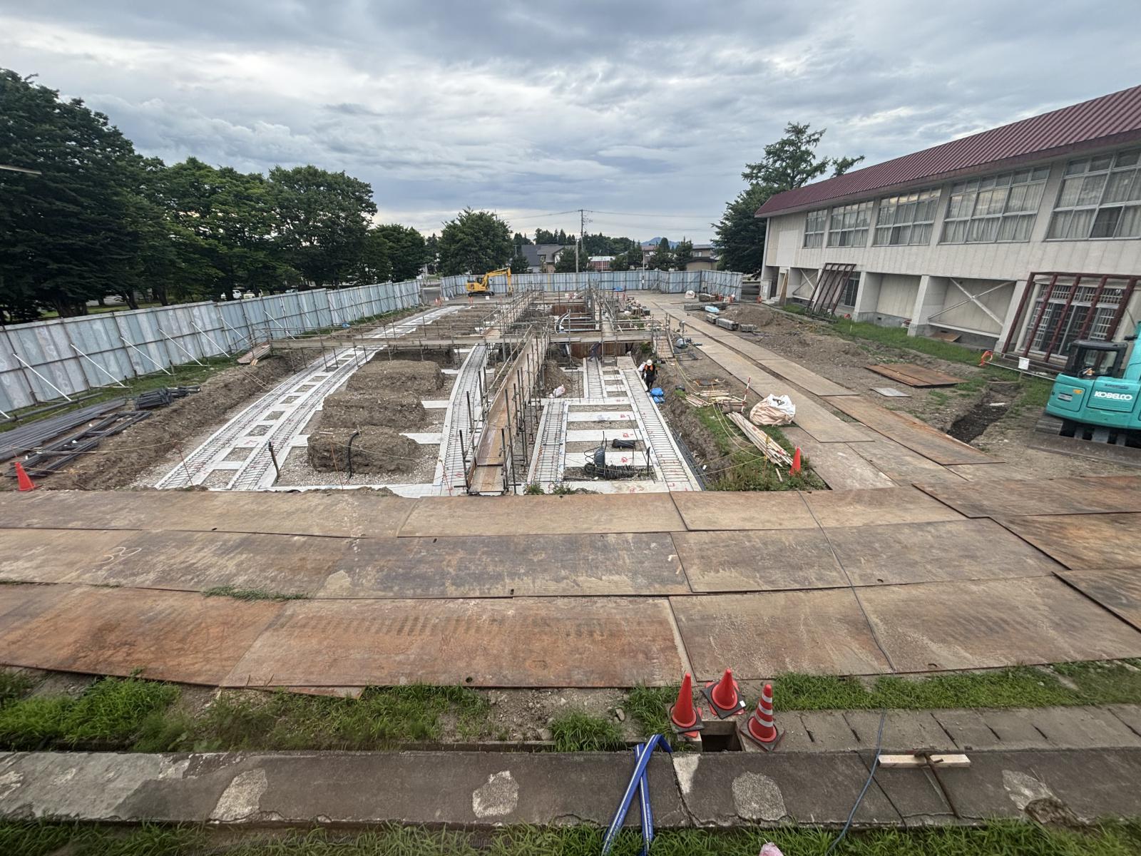 ピット内型枠工事、地中梁配筋2の写真