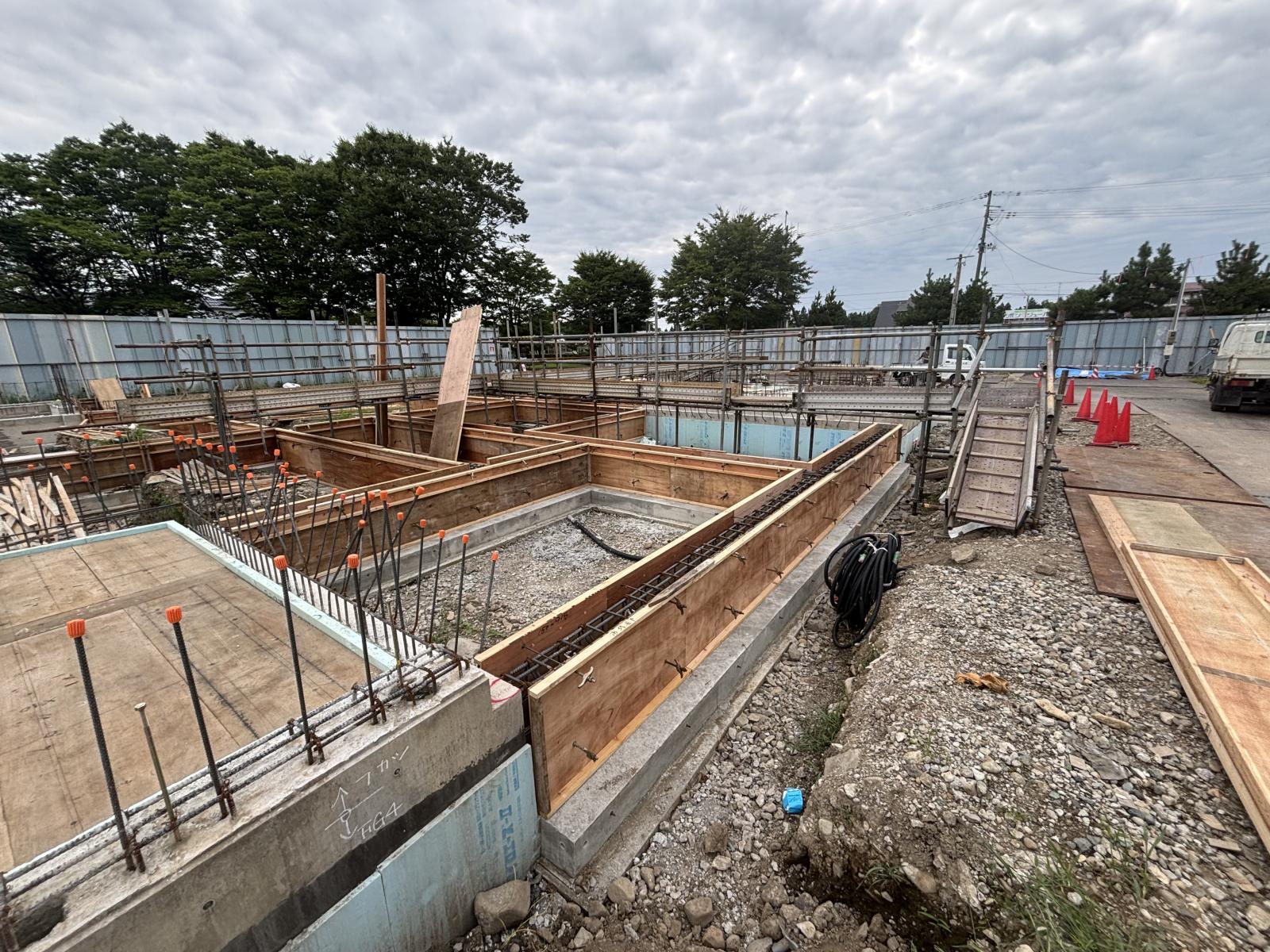 型枠工事：フレキシブルエリア付近（型枠組立）の写真