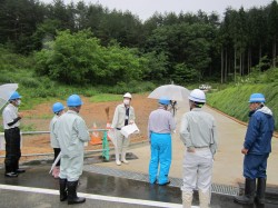 七滝山線森林管理道開設工事の実施状況について視察の様子