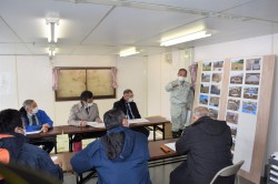 後三年地区農業集落排水浄化槽設置工事について話し合う様子