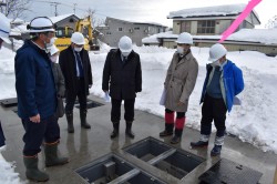 農業集落排水処理施設の整備について視察の様子