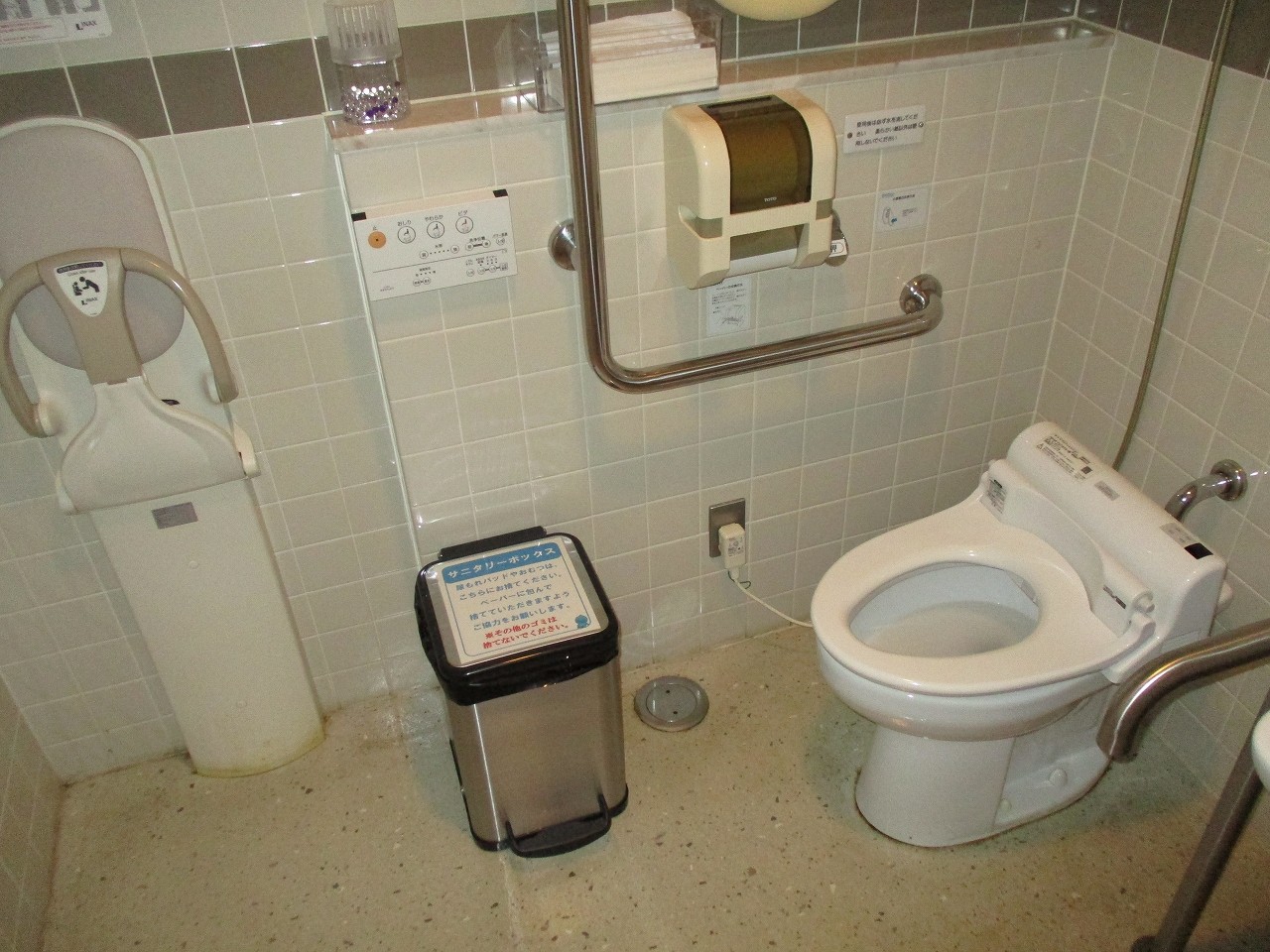 本庁舎1階多目的トイレ