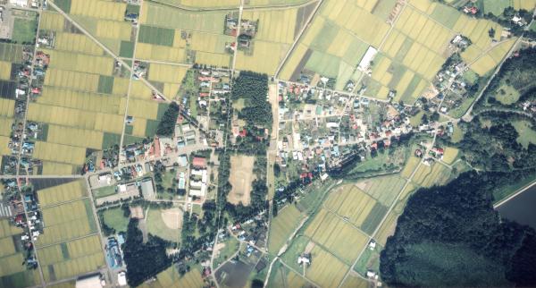 放射状に延びた直線道路 上空からの画像