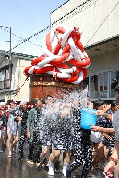 清水まつり（樽みこし）の様子