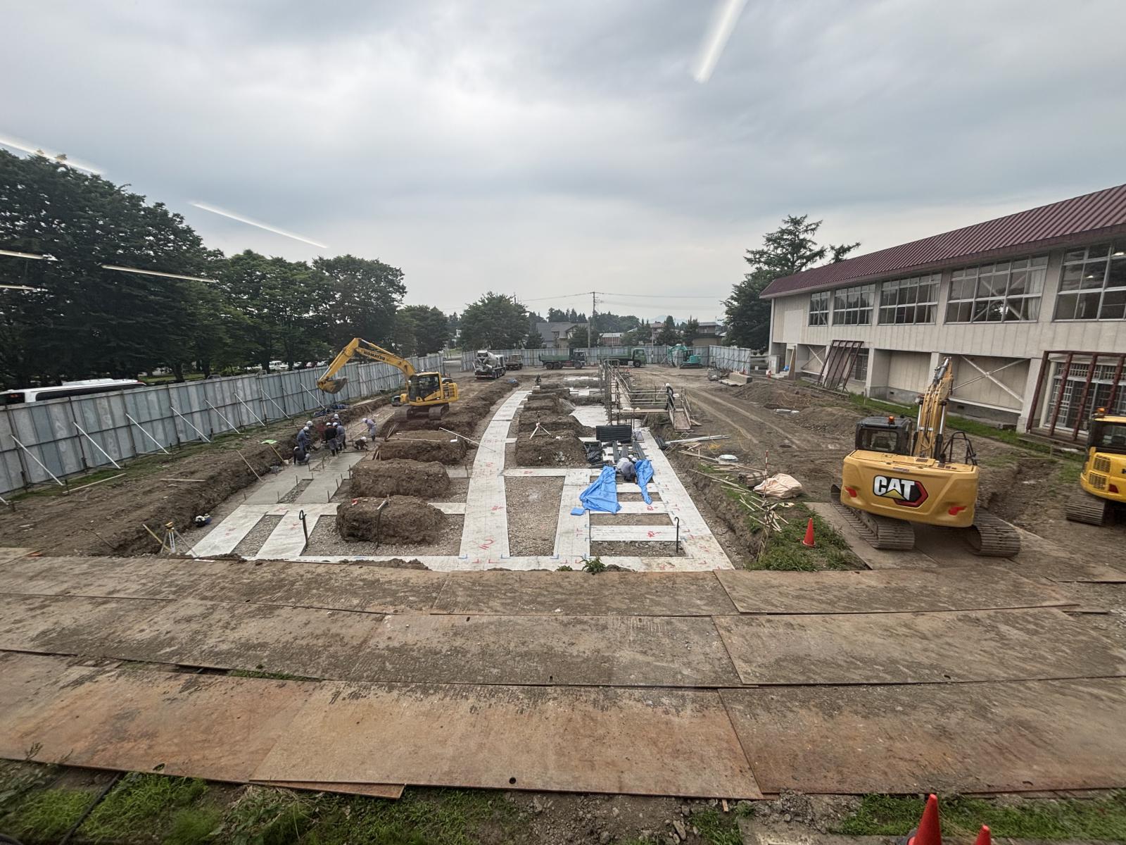捨てコン及び配筋作業の全景１